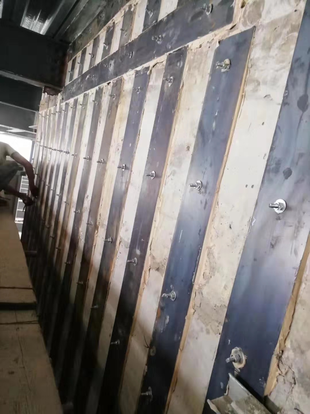 钦州粘钢加固的施工流程